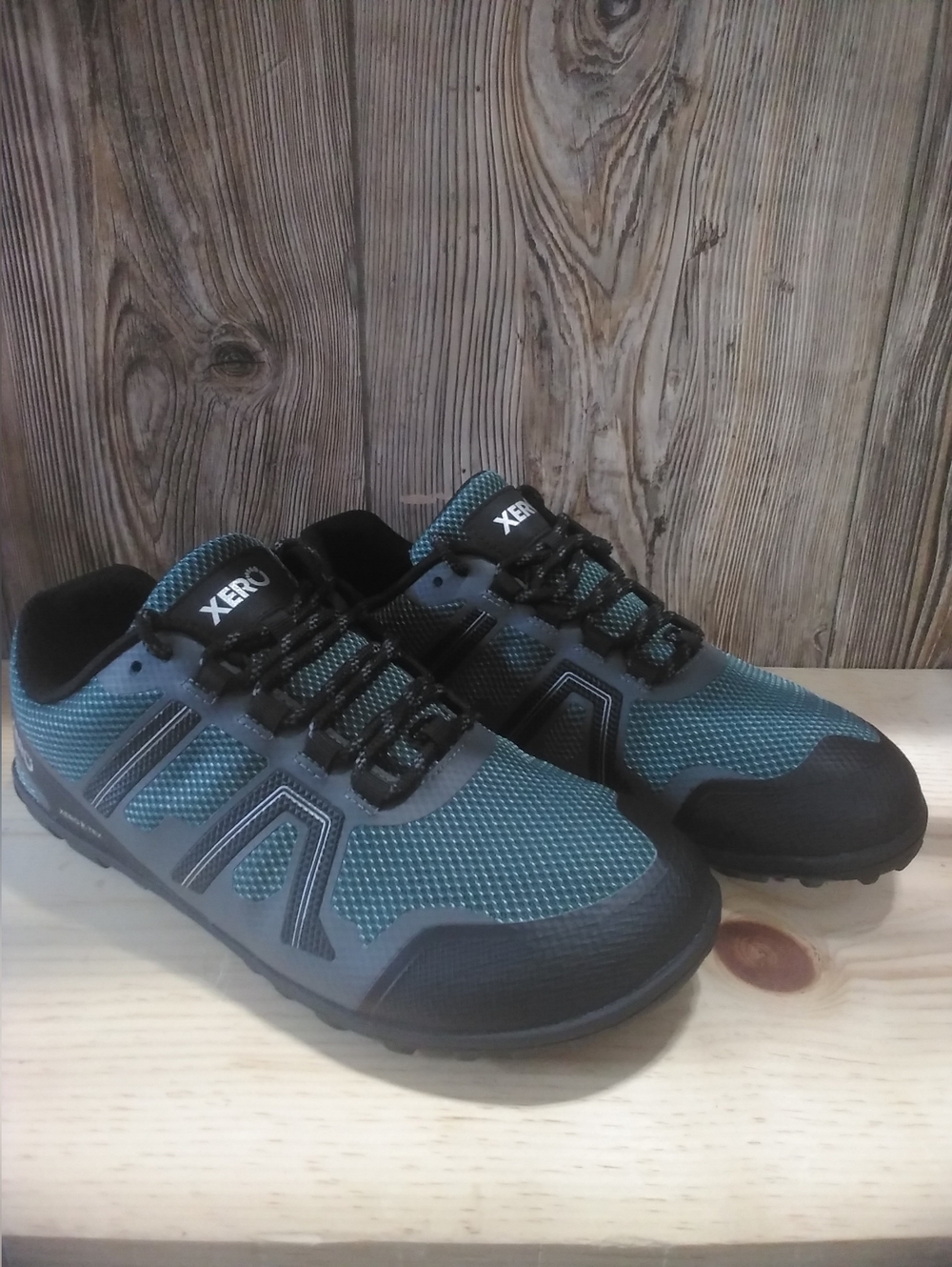 NEW- Mesa Trail Waterproof - Mens 8